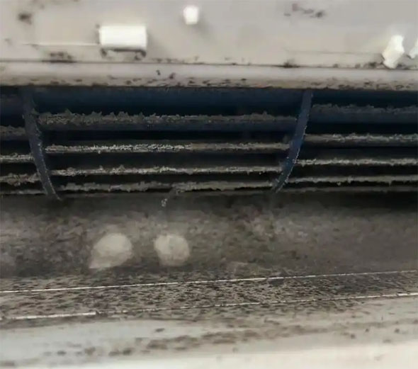 徐汇空调吹的风有股烧焦味是怎么回事